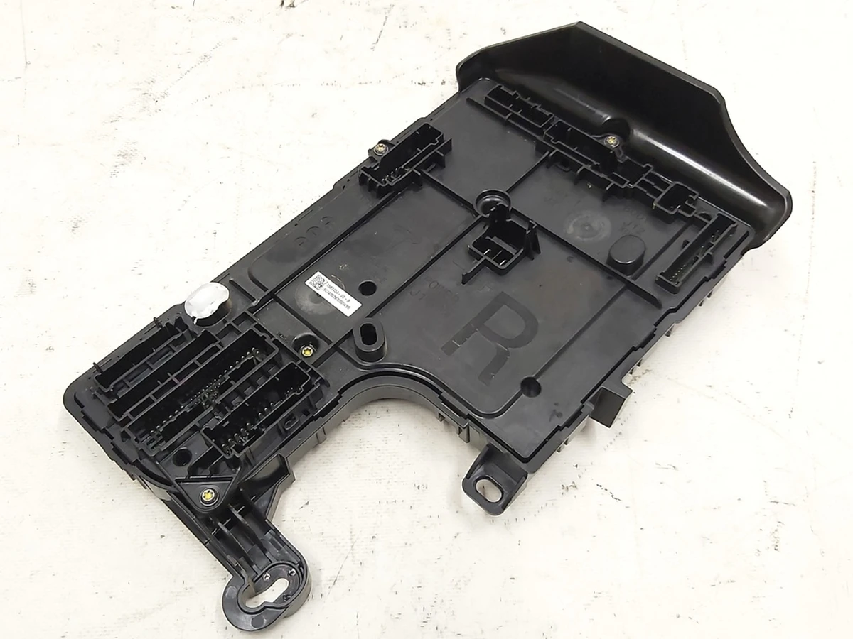 4 Боди контроллер правой стороны Tesla model 3 1567454-00-B