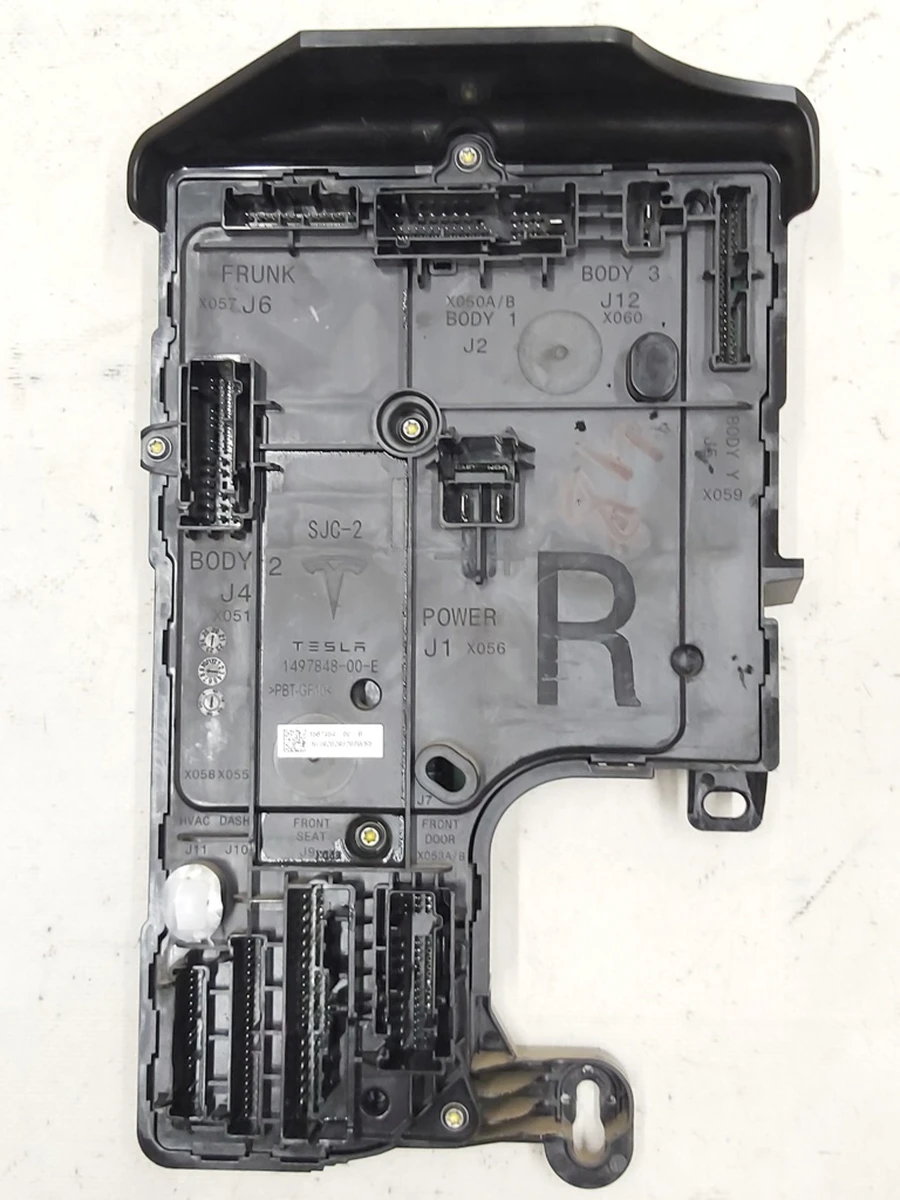 4 Боди контроллер правой стороны Tesla model 3 1567454-00-B