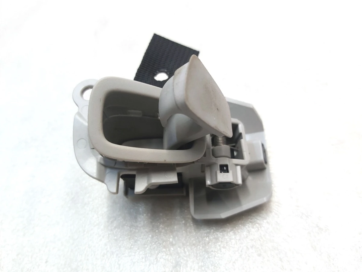 10 Крючок гардеробный левый Tesla model 3 1567629-00-A