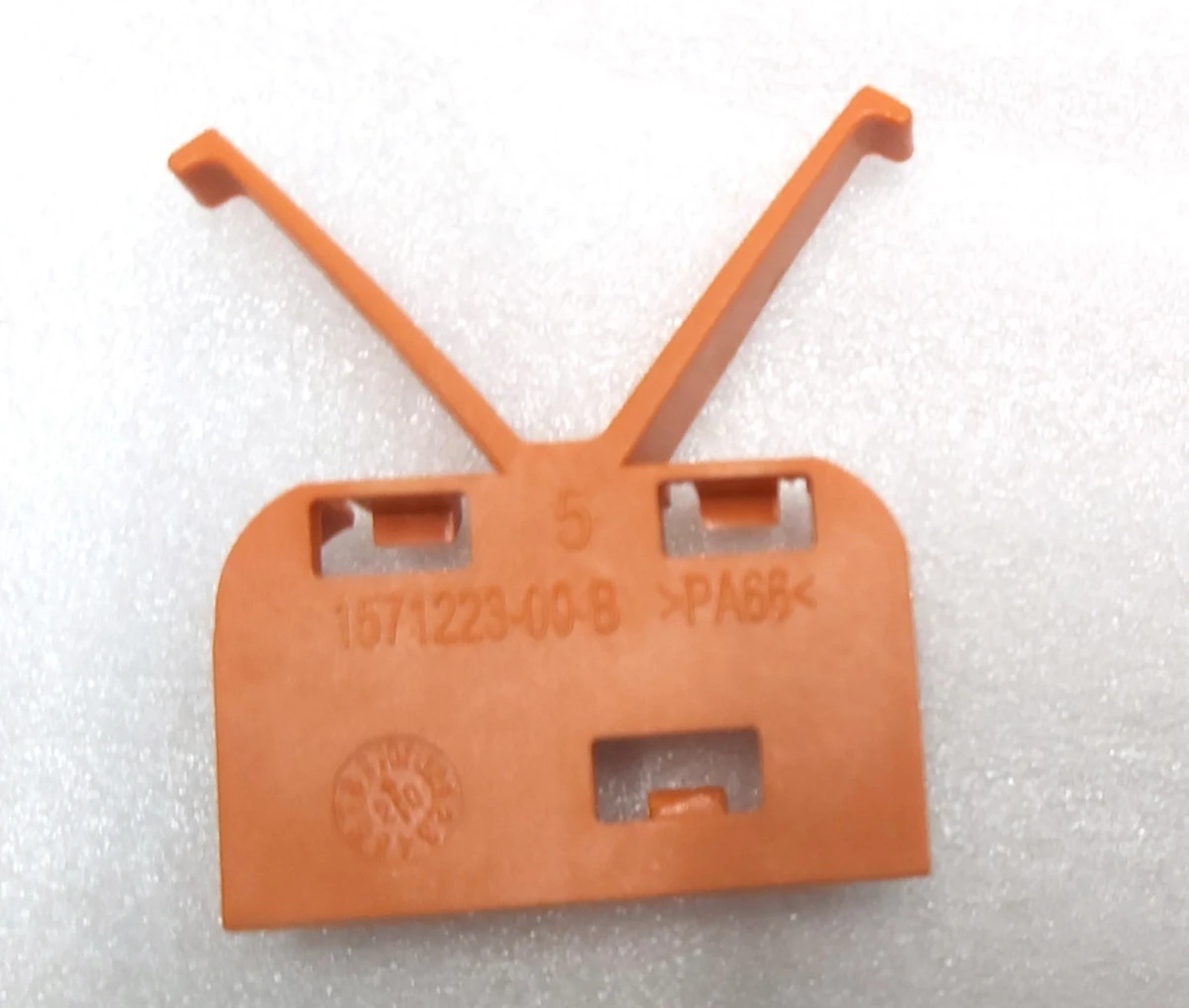 Фиксатор шины высоковольтной основной батареи Tesla model 3 1571219-00-A 1571220-00-A