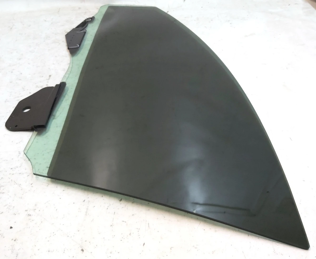 1 FD LEFT HAND MOVING LAMINATED GLASS assembly with mounting brackets NA Tesla model Y 1582616-00-B