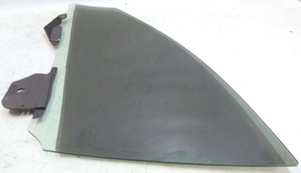 Скло дверей передньої правої подвійне ламіноване в зборі з кронштейнами кріплення NA Tesla model Y 1582617-00-B