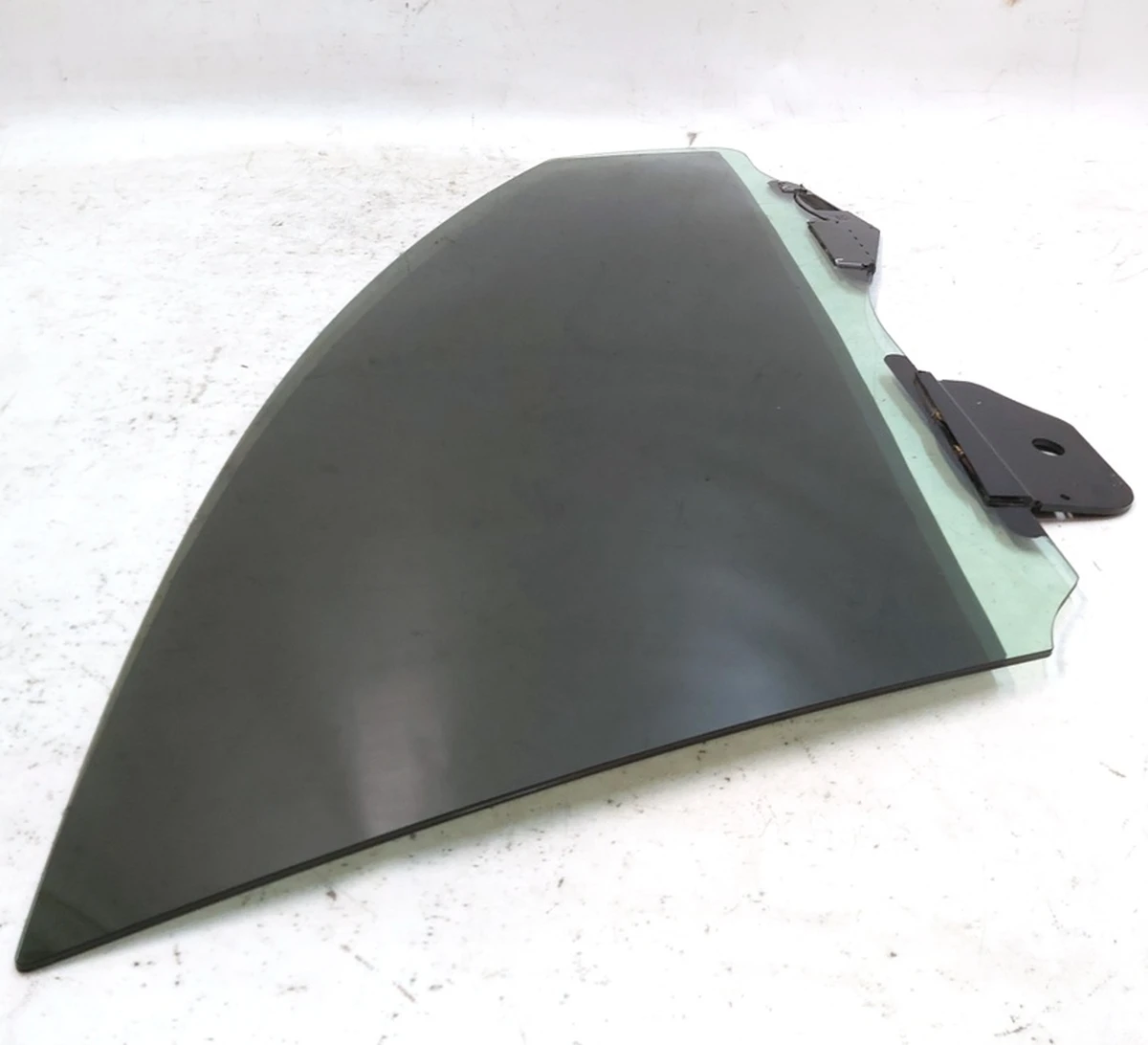 Скло дверей передньої правої подвійне ламіноване в зборі з кронштейнами кріплення NA Tesla model Y 1582617-00-B