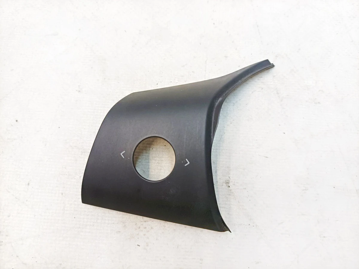 5 Накладка джойстика управління мультимедіа (на кермі) права Tesla model 3 1583976-00-A