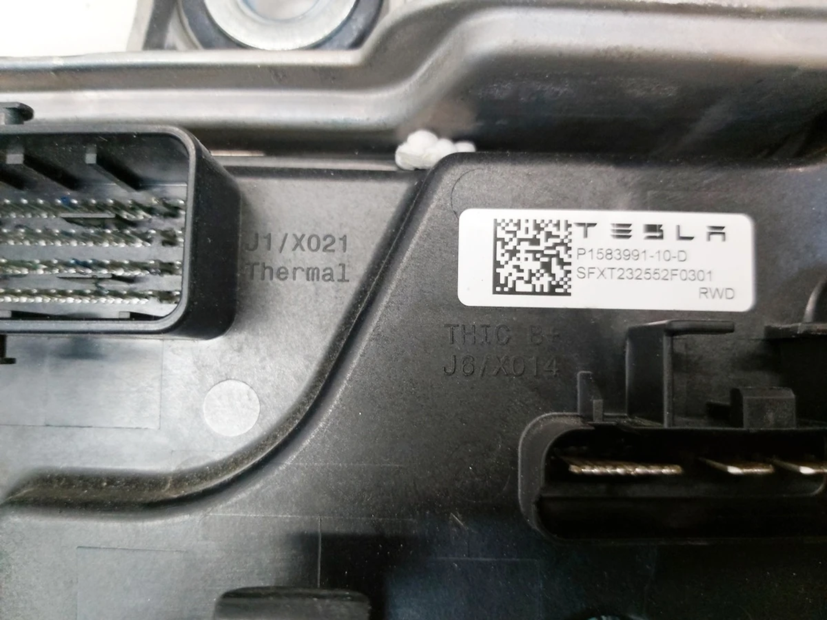 1 Боді контролер передній GEN 3.1 у зборі з радіатором охолодження, кришкою, болтами Tesla Model 3, Model Y 1583991-10-D