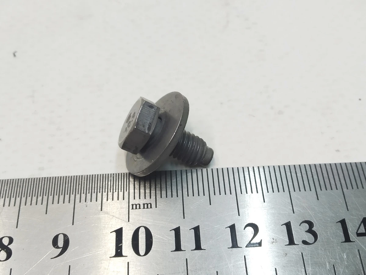 12 Болт [CN] HX M6-1.0x14 [109] G1009 SD Tesla Model Y 1584882-00-A