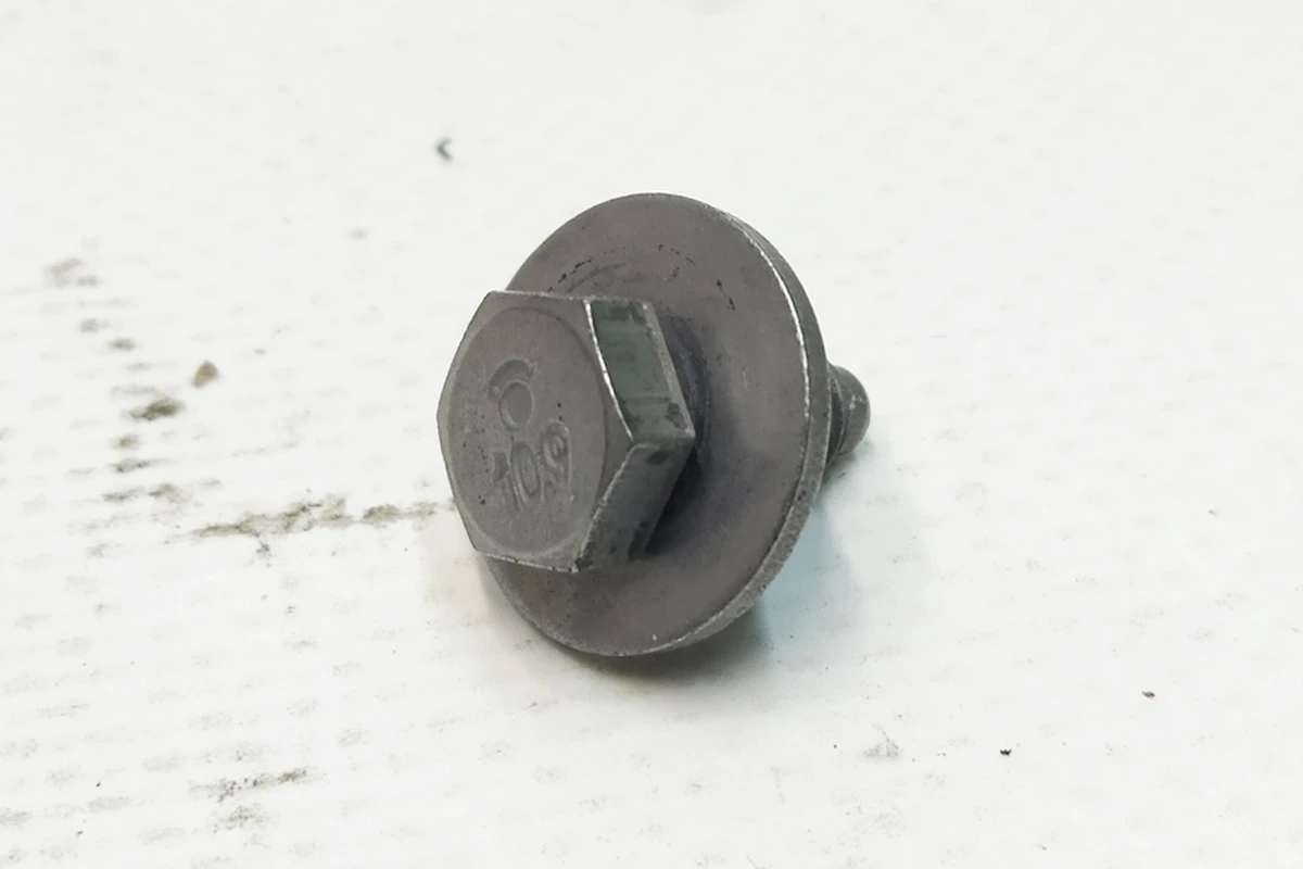 12 Болт [CN] HX M6-1.0x14 [109] G1009 SD Tesla Model Y 1584882-00-A