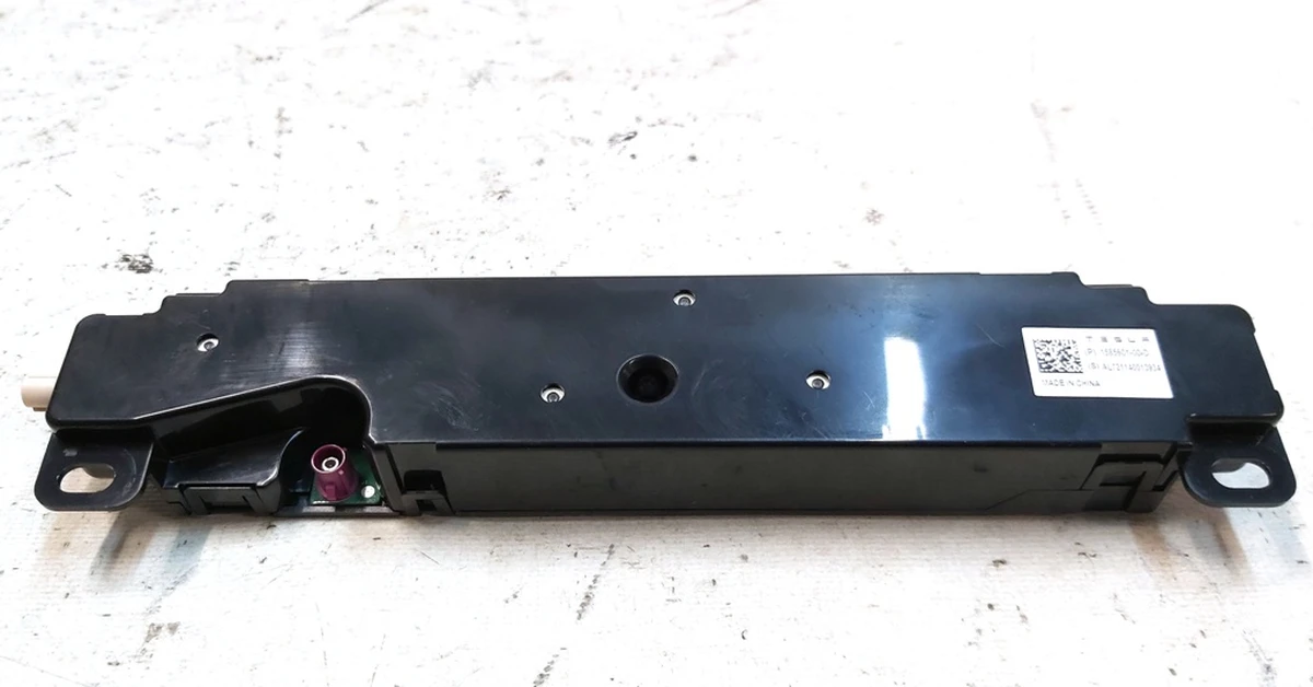 1 Антена WI-FI Tesla Model 3, Model Y 1585601-00-E