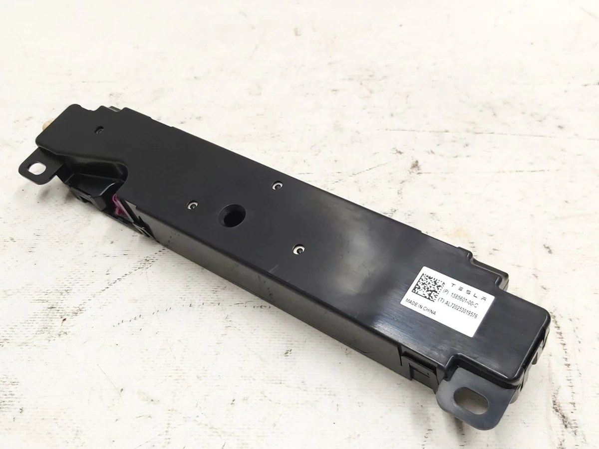 1 Антенна WI-FI Tesla Model 3, Model Y 1585601-00-E