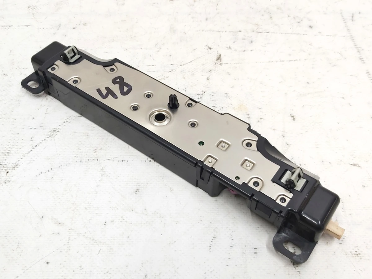 1 Антенна WI-FI Tesla Model 3, Model Y 1585601-00-E