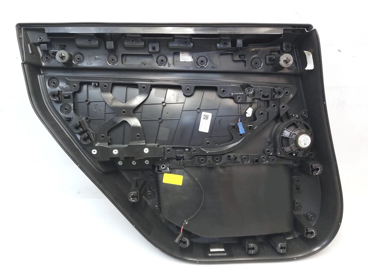 11 Карта дверей задньої правої у зборі PREM BLACK з пошкодженням Tesla model 3 1090415-01-M