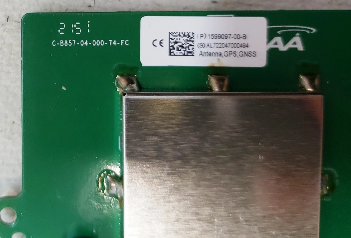 1 Антена GPS, GLONASS Tesla Model 3, Model Y 1079734-00-C