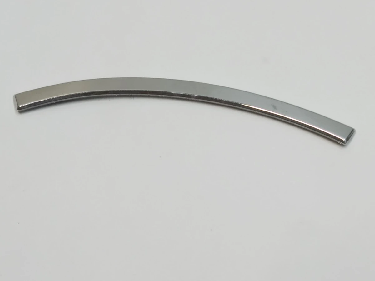 1 Емблема "Т" кришки багажника Tesla Model Y 1607786-00-A