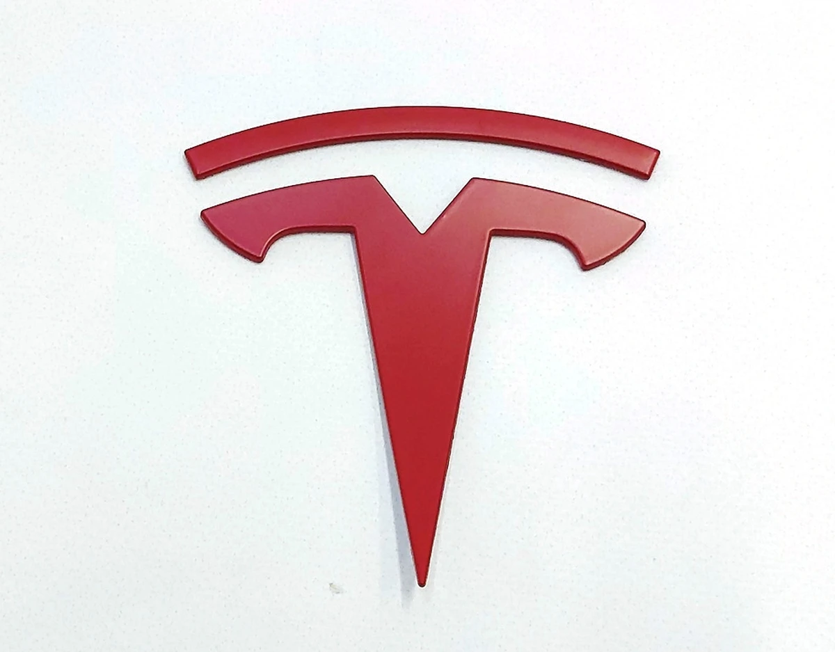 1 Емблема "Т" кришки багажника MATTE RED Tesla Model Y 1607786-00-A