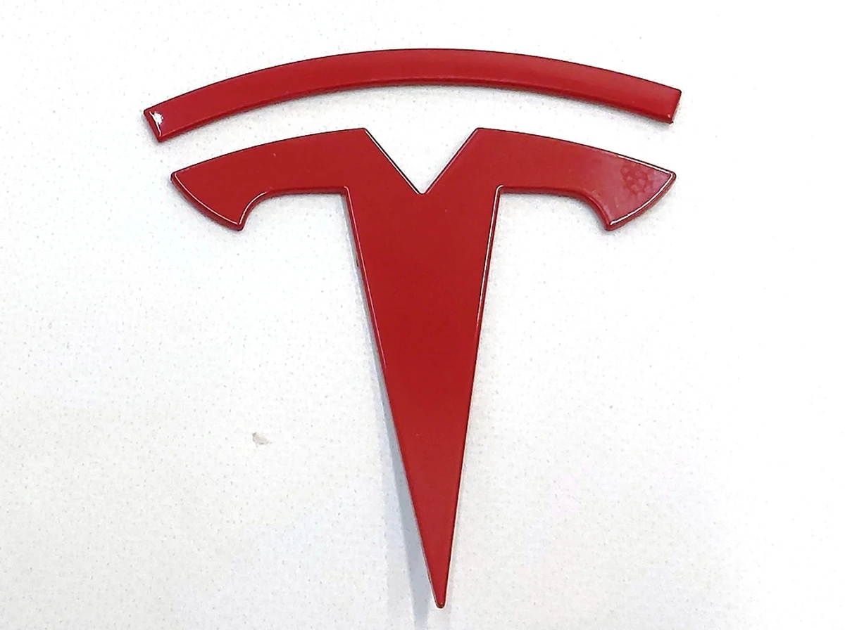 1 Емблема "Т" кришки багажника MATTE RED Tesla Model Y 1607786-00-A