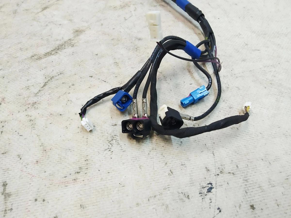 1 Електропроводка камери та GPS модуля лобового скла Tesla model Y 1616691-00-C