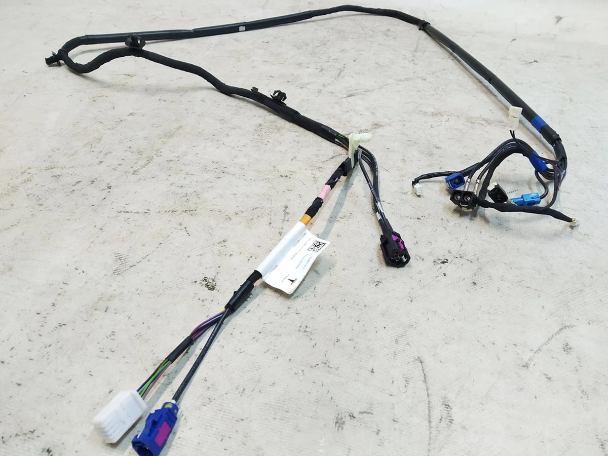 1 Електропроводка камери та GPS модуля лобового скла Tesla model Y 1616691-00-C