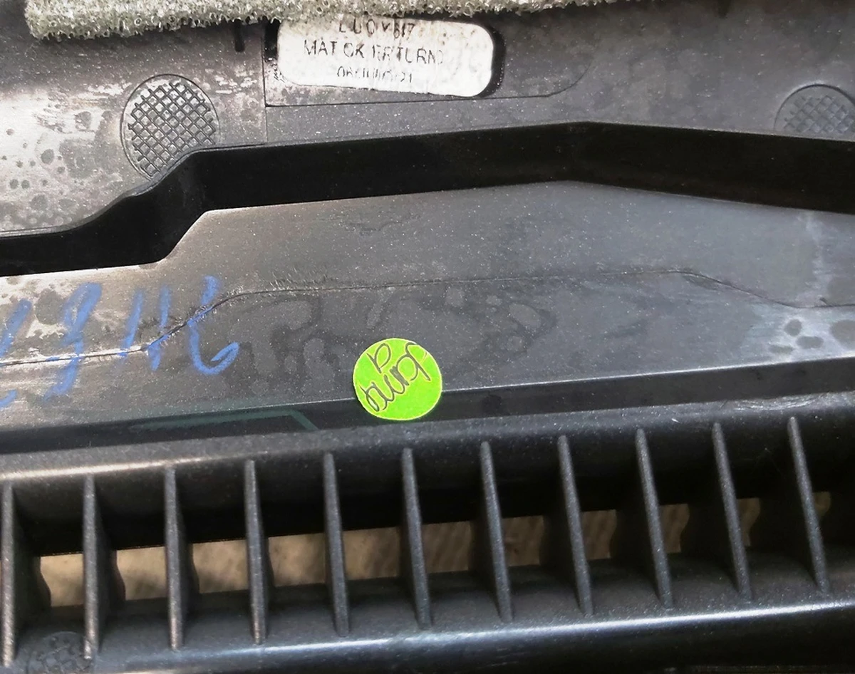 3 Декоративна накладка інструментальної панелі (дерево) Tesla Model 3, Model Y 1619569-00-A