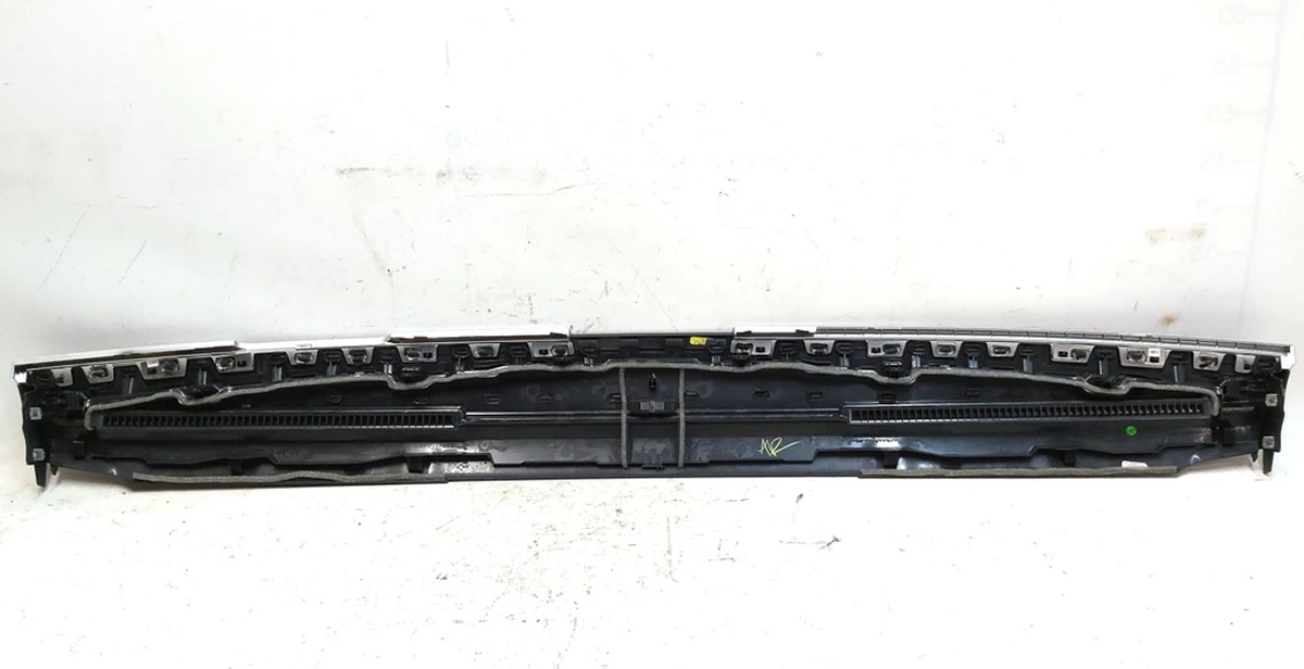 3 Декоративна накладка інструментальної панелі (дерево) Tesla Model 3, Model Y 1619569-00-A