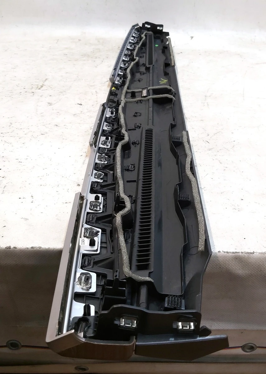 3 Декоративна накладка інструментальної панелі (дерево) Tesla Model 3, Model Y 1619569-00-A