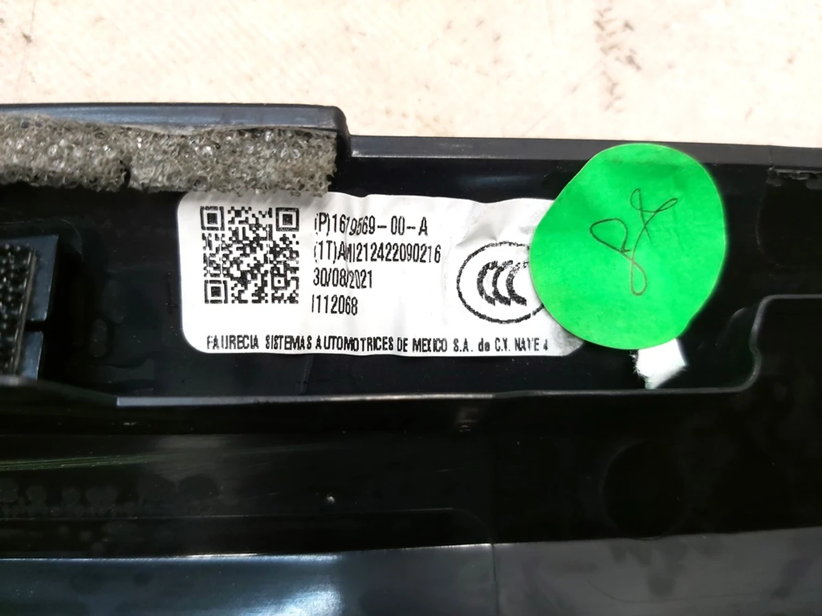 3 Декоративна накладка інструментальної панелі (дерево) Tesla Model 3, Model Y 1619569-00-A