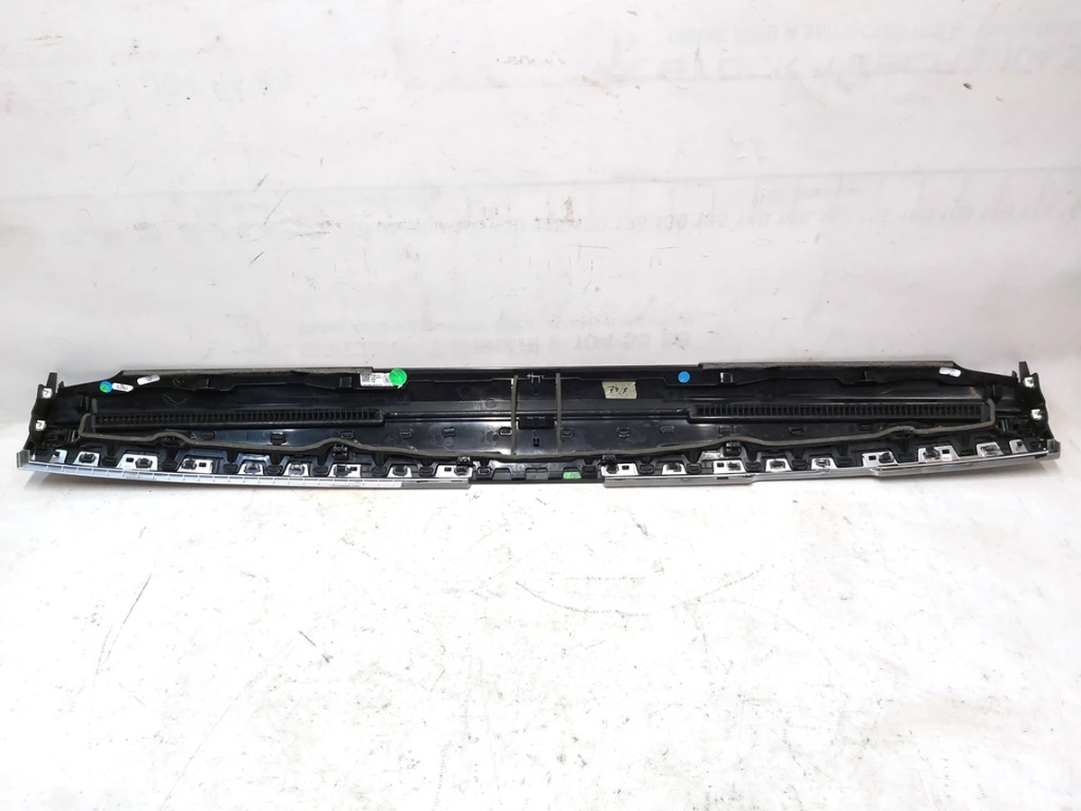 3 Декоративна накладка інструментальної панелі (дерево) Tesla Model 3, Model Y 1619569-00-A