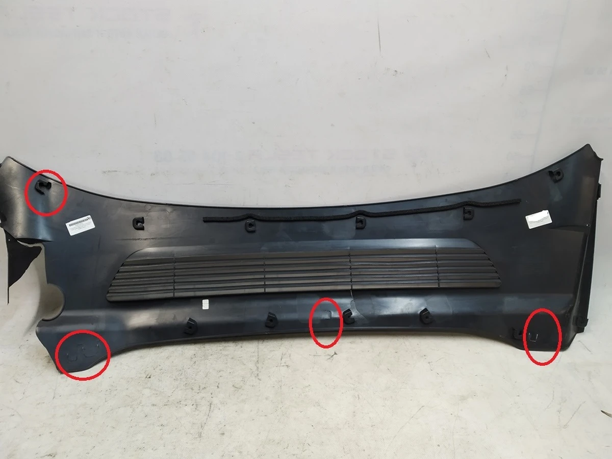5 Подкапотный пластик бокса задний без клипс (поврежденный) Tesla model Y 1619812-00-B