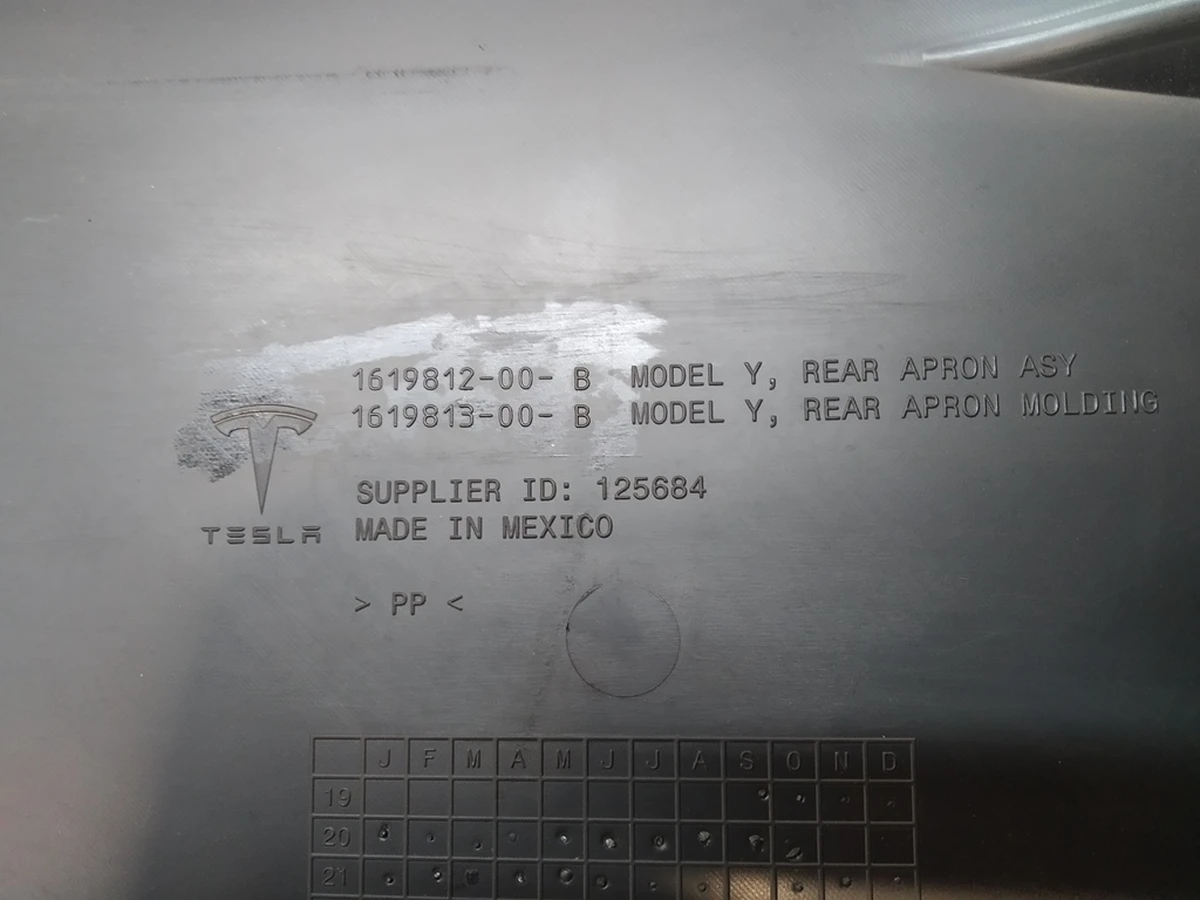 5 Підкапотний пластик боксу задній без кліпс (пошкоджений) Tesla model Y 1619812-00-B
