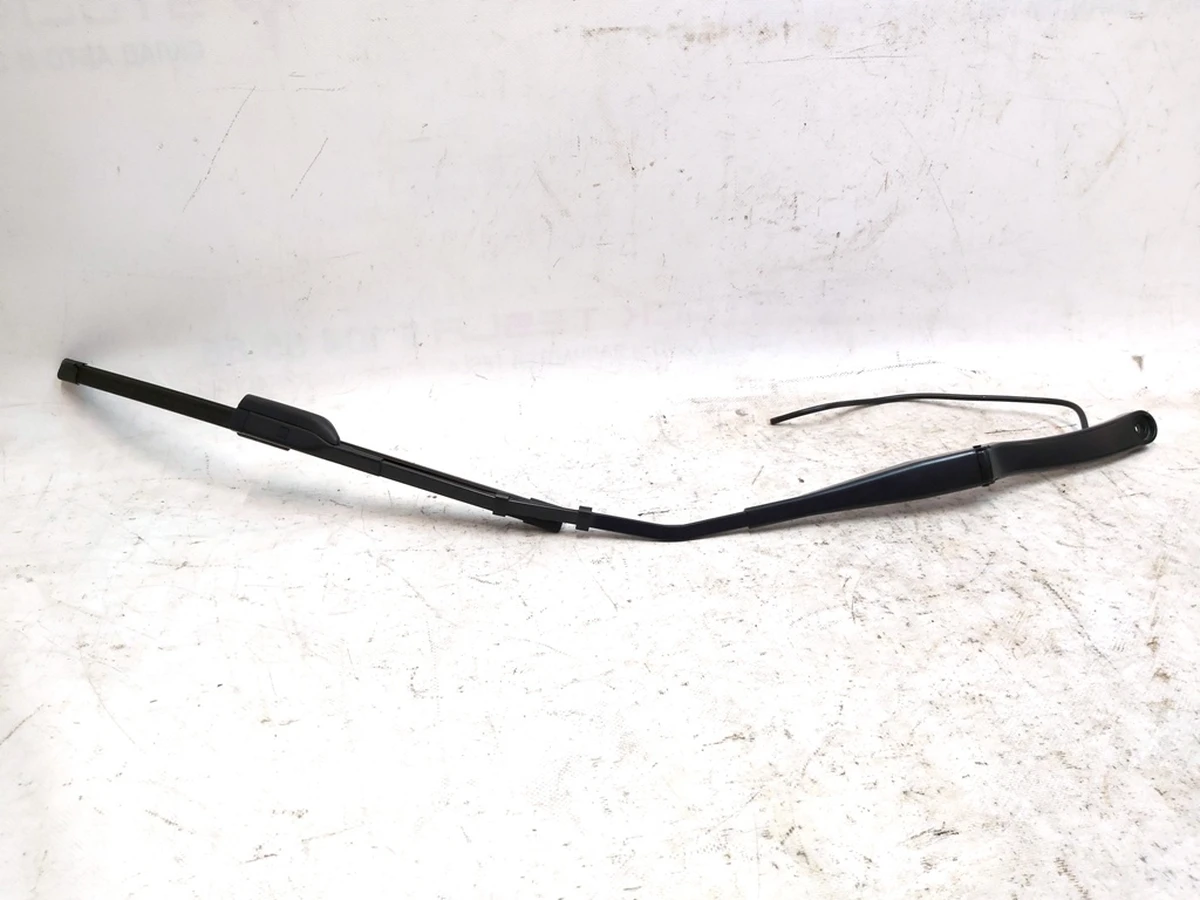 8 Рычаг стеклоочистителя правый с магистралью,форсунками и стеклоочистителем в сборе Tesla model 3 1621686-00-B