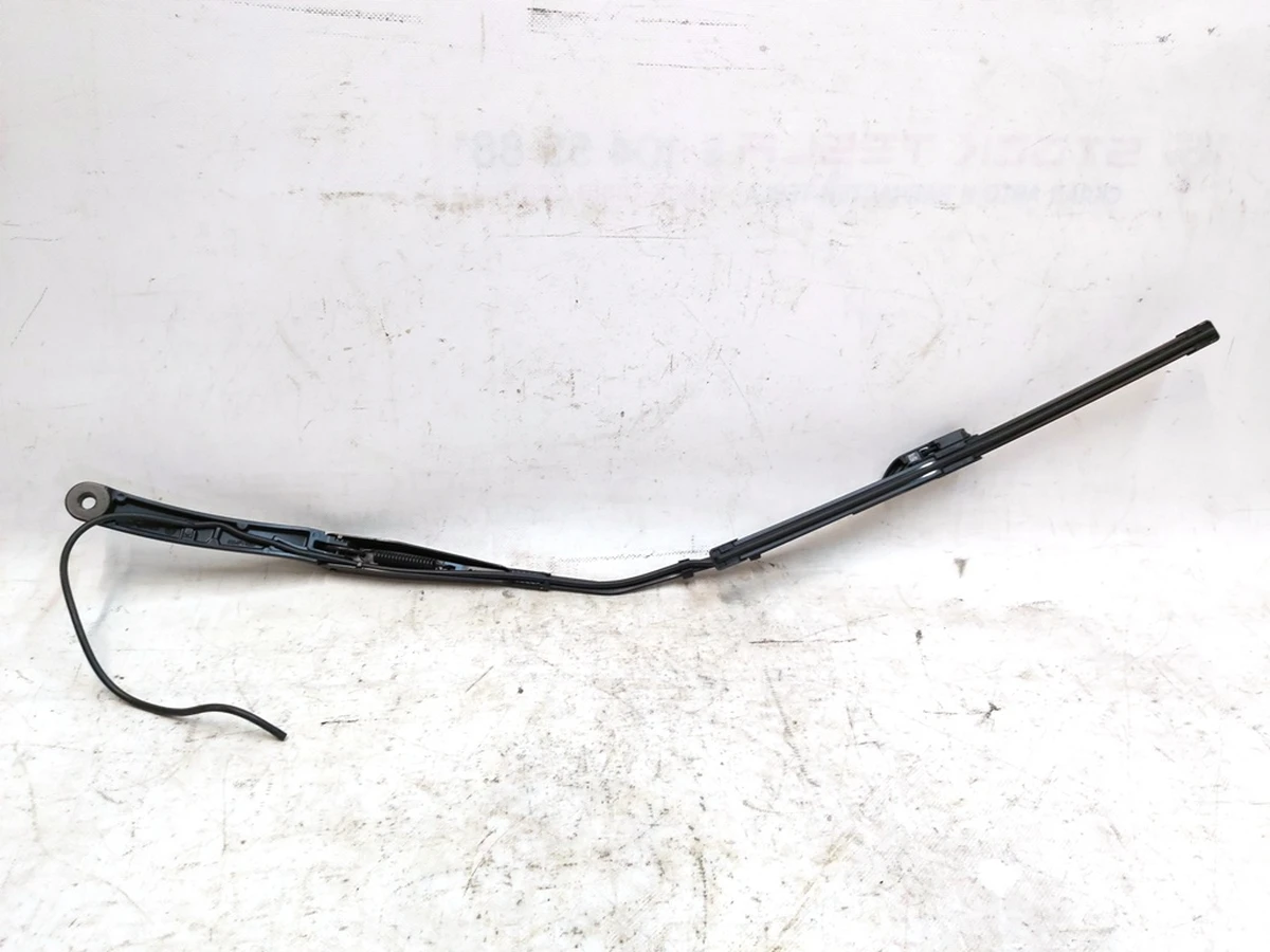 8 Рычаг стеклоочистителя правый с магистралью,форсунками и стеклоочистителем в сборе Tesla model 3 1621686-00-B