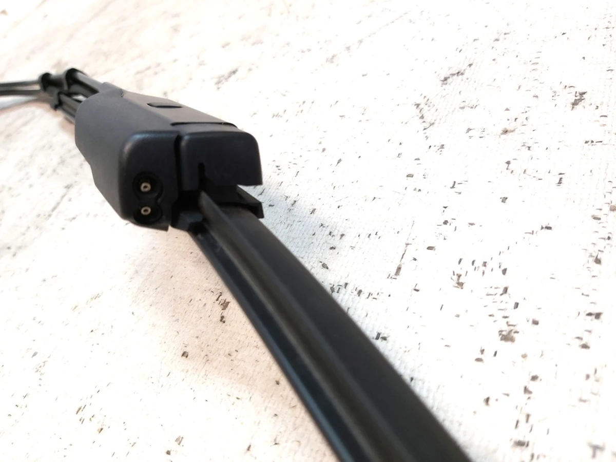 8 Рычаг стеклоочистителя правый с магистралью,форсунками и стеклоочистителем в сборе Tesla model 3 1621686-00-B