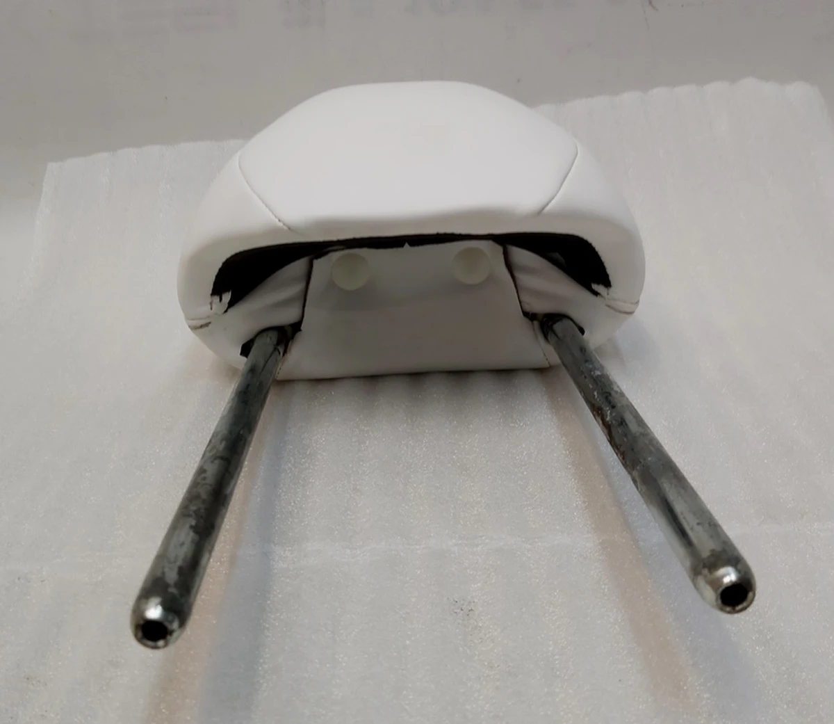 3 Подголовник сиденья 1-го ряда PREM WHITE Tesla Model 3, Model Y 1623798-92-C, 1089092-02-H