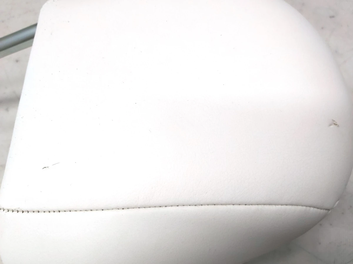 3 Подголовник сиденья 1-го ряда WHITE Tesla Model 3, Model Y 1623798-92-C, 1089092-02-H