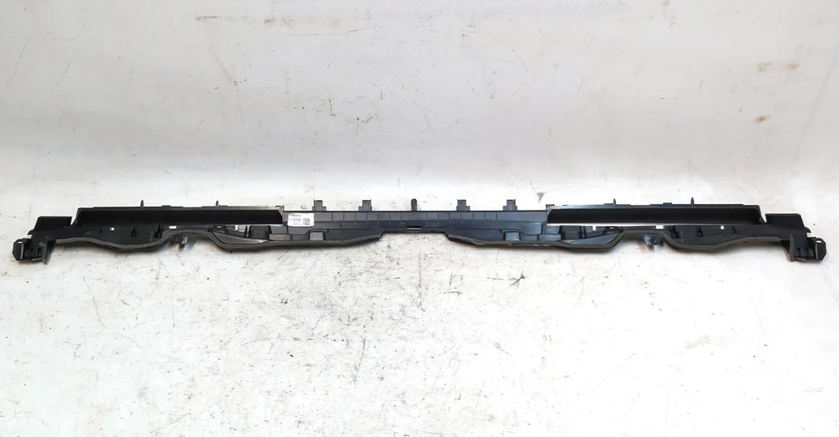 8 Кронштейн решетки обдува лобового стекла Tesla Model 3, Model Y 1100574-00-H