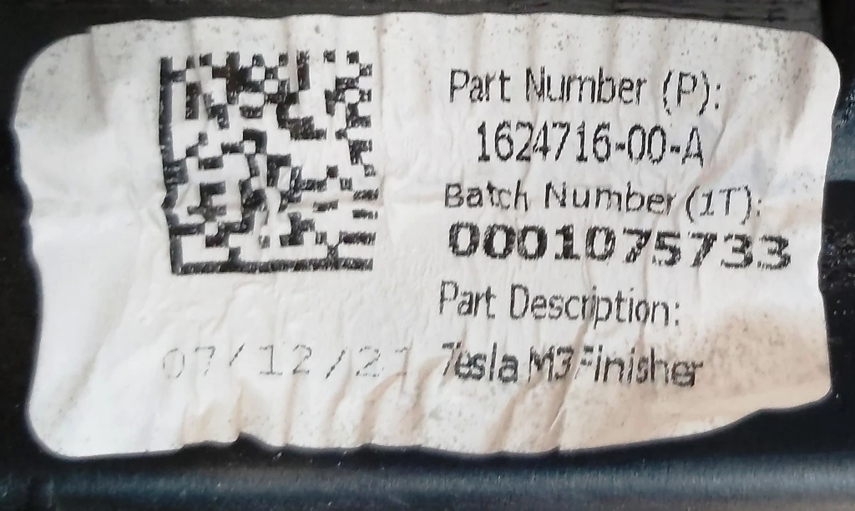 8 Кронштейн решетки обдува лобового стекла Tesla Model 3, Model Y 1100574-00-H