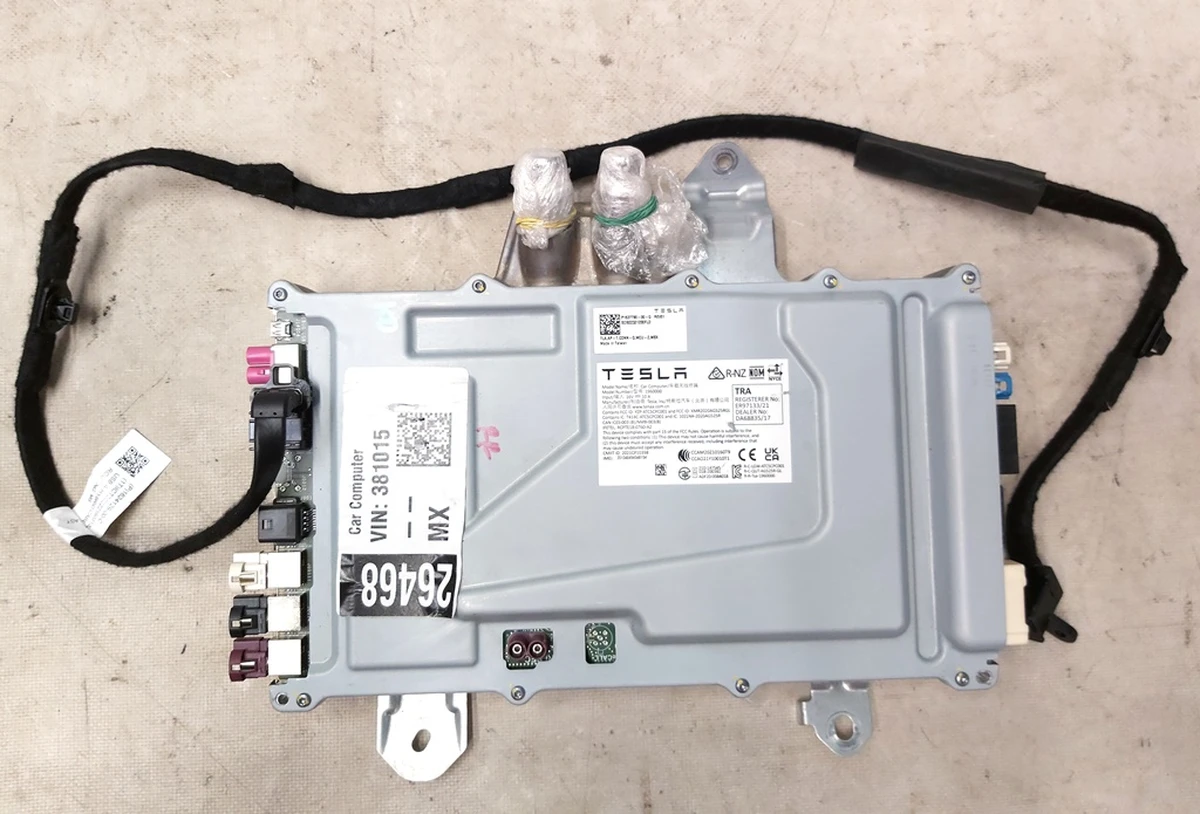 1 CAR COMPUTER - LEFT HAND DRIVE - PROVISIONED - GAMING CAR COMPUTER Tesla Model S Feb 2021, Model X Mar 2021 1637790-S0-G
