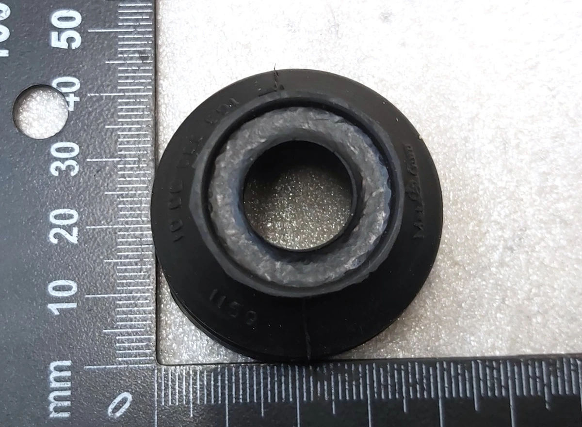 5 Пильник важеля нижнього продольного нового зразка (банан) Tesla model S, model S REST, model X 1041570-00-B 1041575-00-B