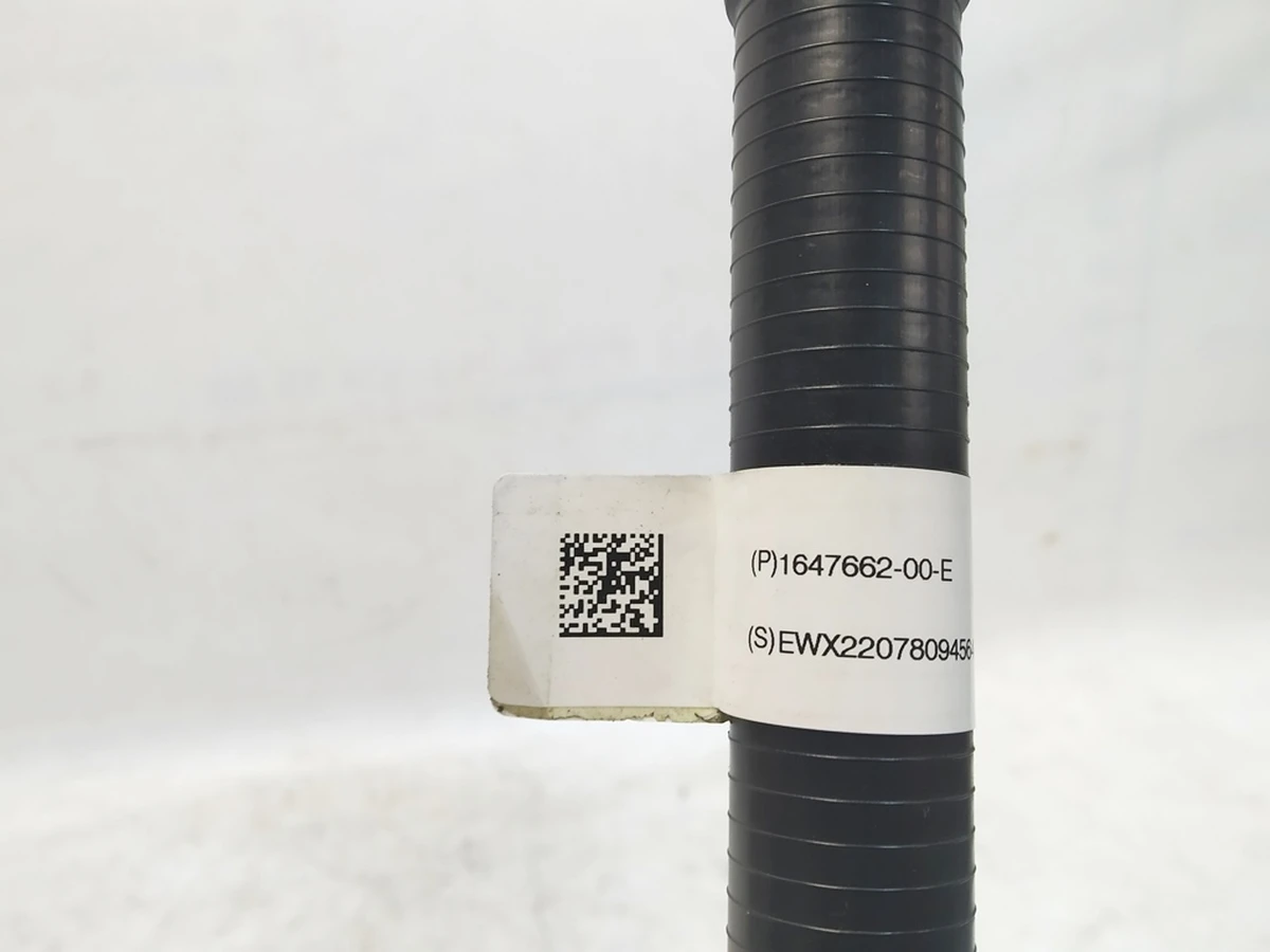 6 Патрубок системи охолодження теплообмінник Chiller-батарея з датчиком Tesla model Y 1647662-00-E