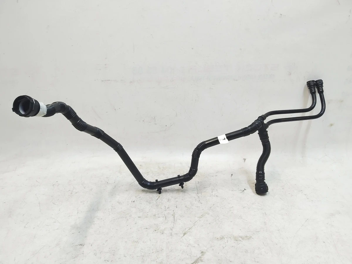 6 Патрубок системи охолодження теплообмінник Chiller-батарея з датчиком Tesla model Y 1647662-00-E