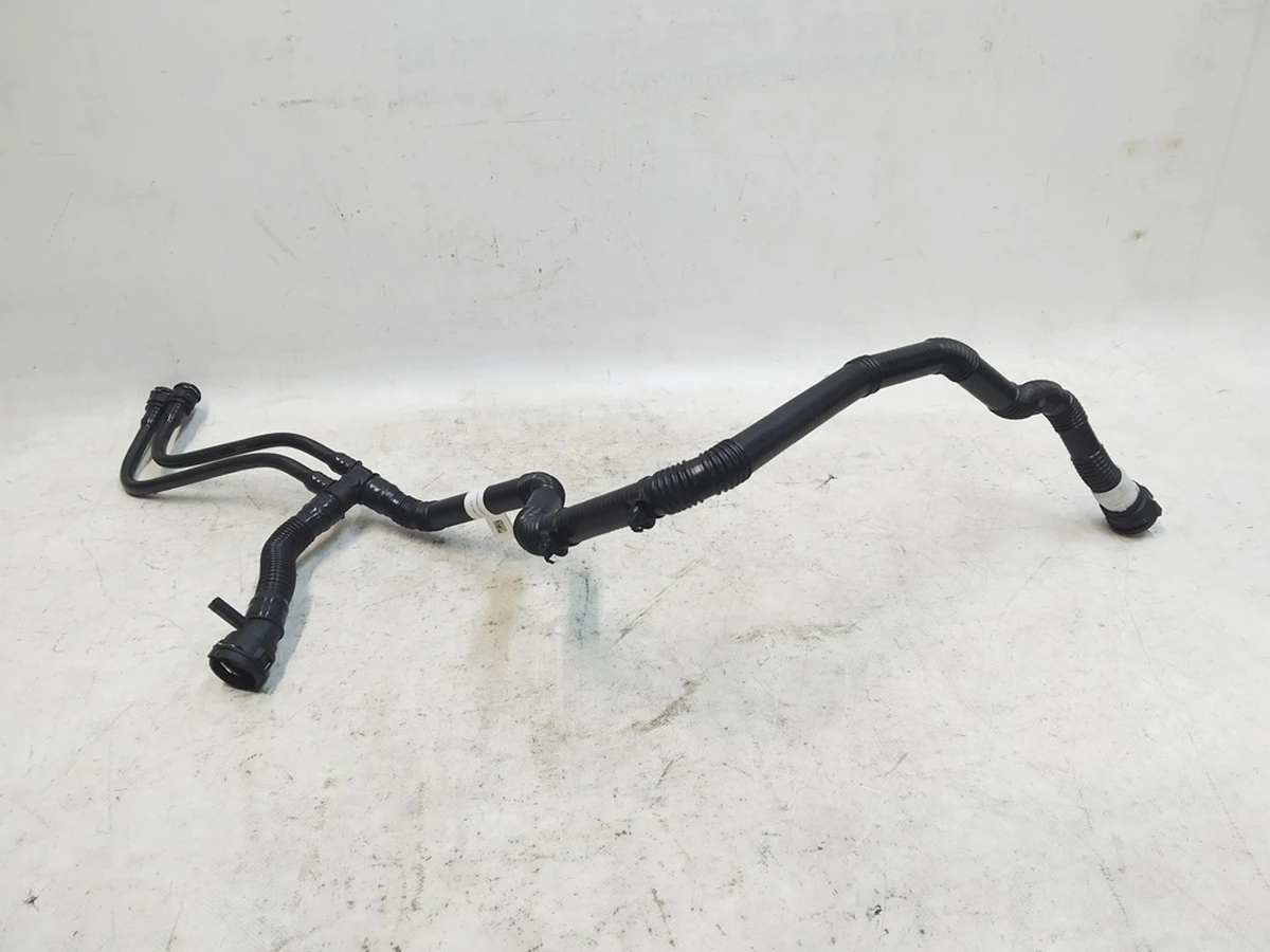 6 Патрубок системи охолодження теплообмінник Chiller-батарея з датчиком Tesla model Y 1647662-00-E