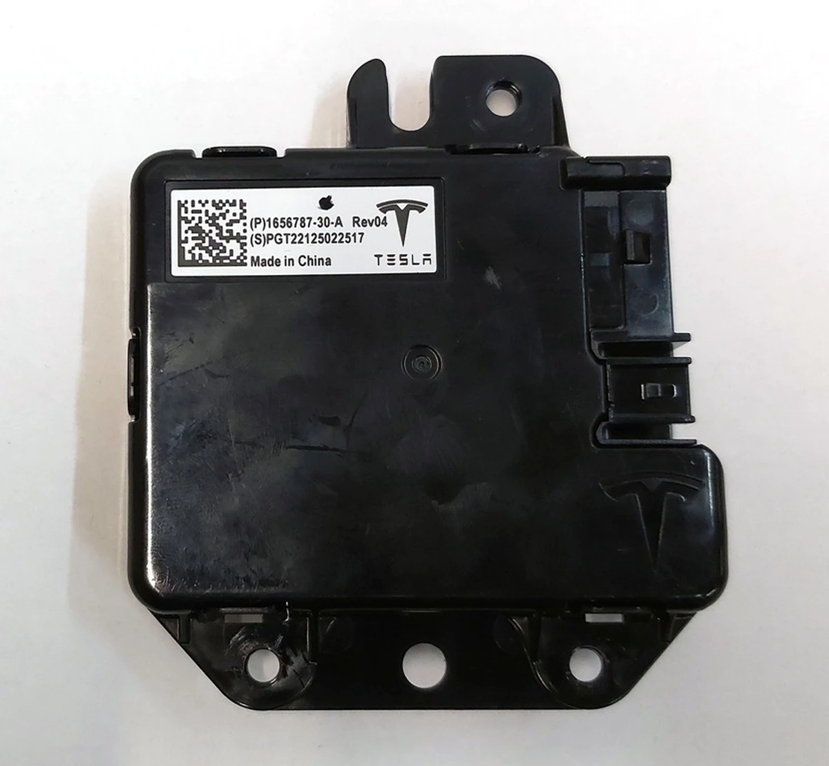 12 USB HUB центральної консолі передній Tesla model Y 1656787-30-A