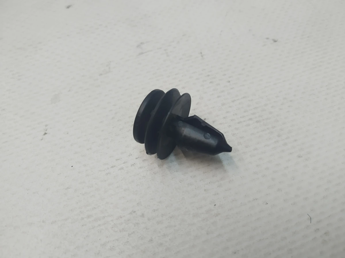 5 TRIM CLIP,8.5MM,0.7-1.6,RING,POM Tesla Model Y 1666856-00-A