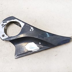 Накладка кронштейна дзеркала зовнішнього лівого верхня (перефарбована) з пошкодженням Tesla model S, model S REST 1041315-00-B