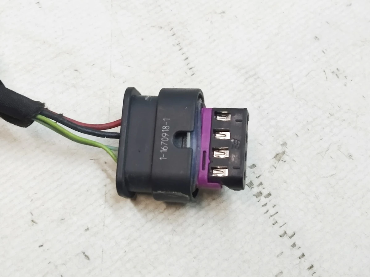 Connector (chip) Bluetooth 1670918 Tesla model 3 1067954 2067964 4067964 5067964