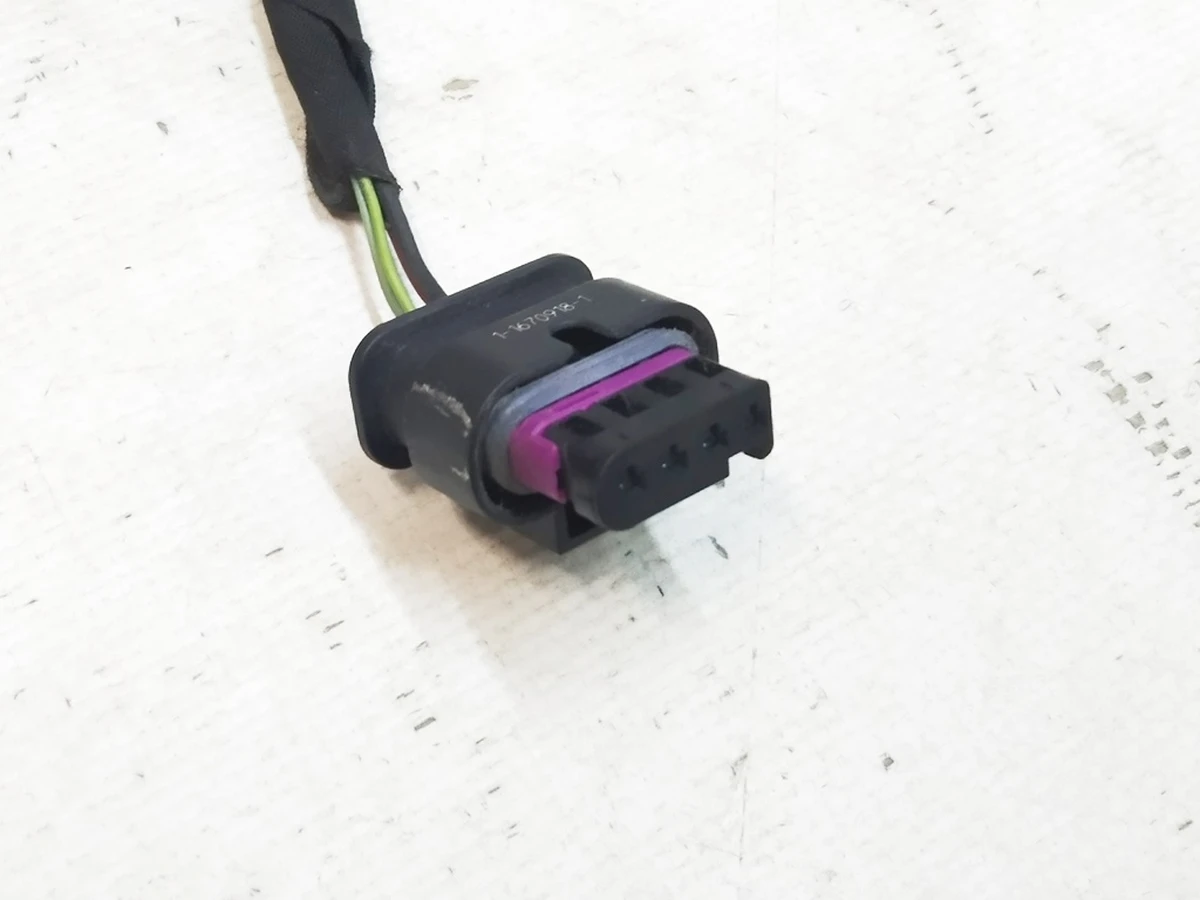 Connector (chip) Bluetooth 1670918 Tesla model 3 1067954 2067964 4067964 5067964