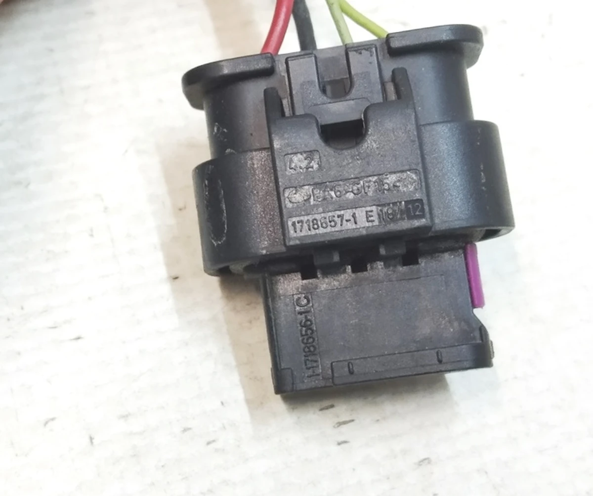 Connector (chip) Bluetooth 1670918 Tesla model 3 1067954 2067964 4067964 5067964