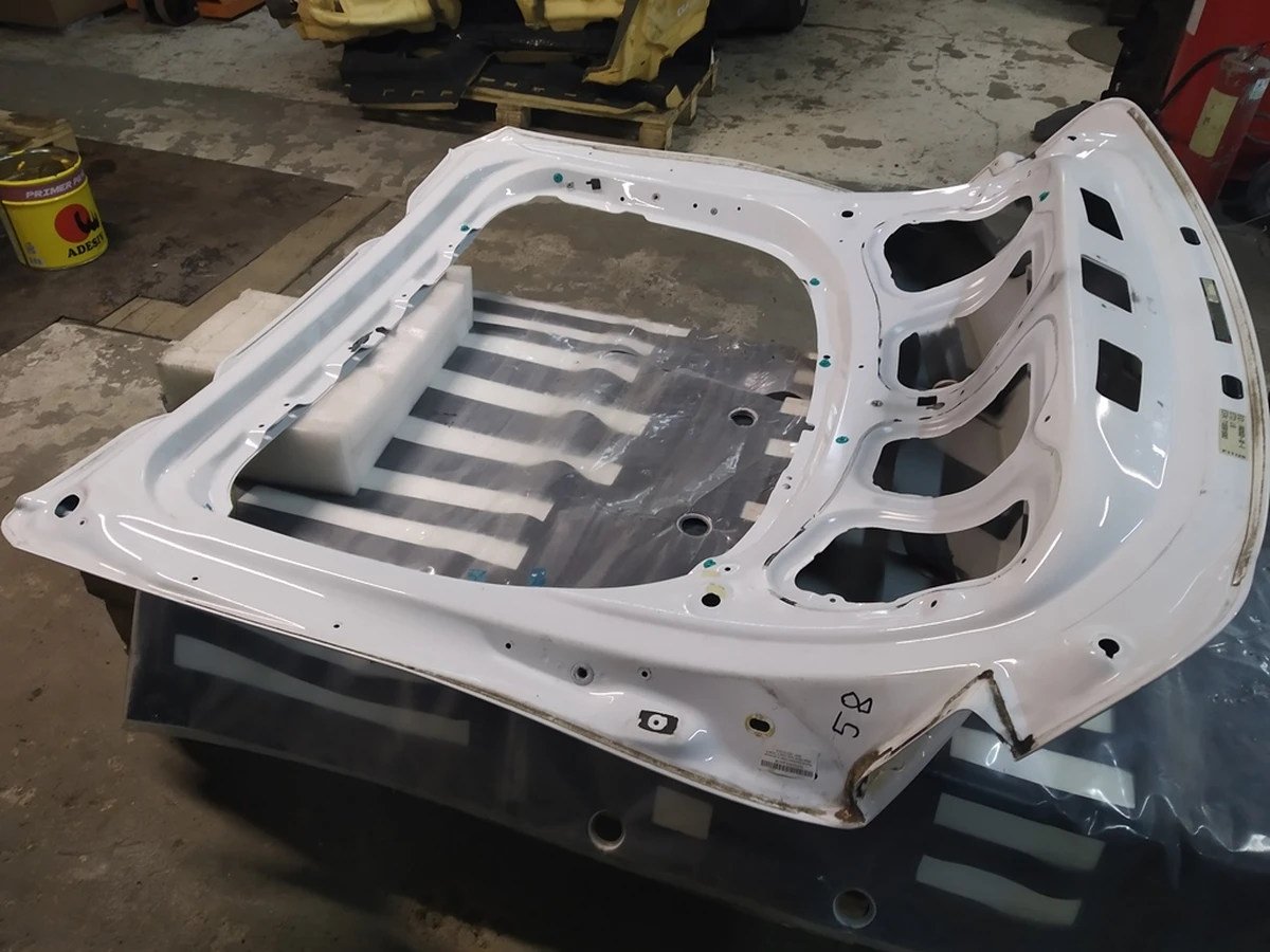 7 Крышка багажника ляда метал PBCW с повреждением Tesla model S, model S REST 1023722-E0-A