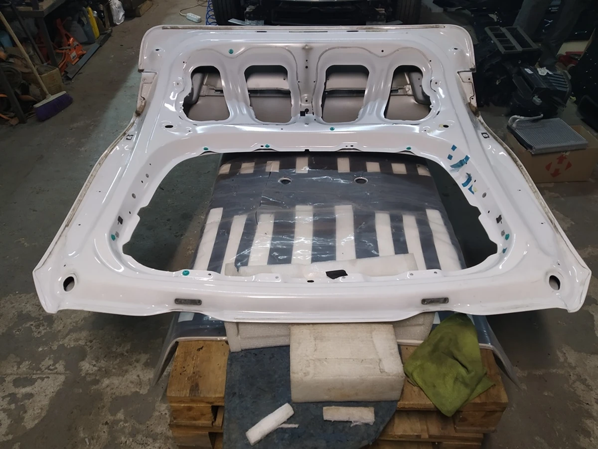 7 Крышка багажника ляда метал PBCW с повреждением Tesla model S, model S REST 1023722-E0-A