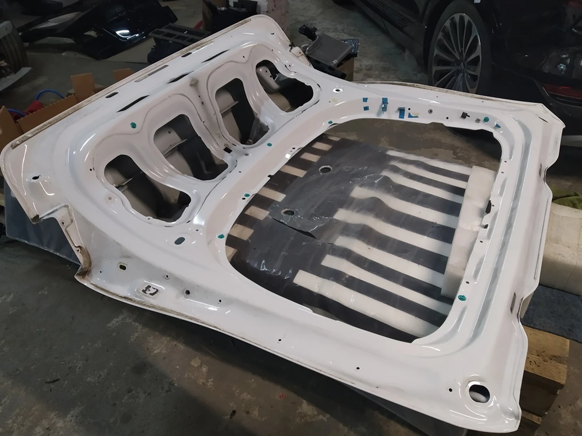 7 Крышка багажника ляда метал PBCW с повреждением Tesla model S, model S REST 1023722-E0-A