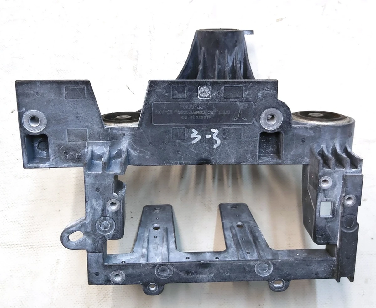 3 Кронштейн компрессора кондиционера LI-ION Tesla model 3 REST, model Y 1673627-00-D